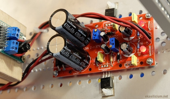 Photo d'une alimentation symétrique pour rack eurorack DIY