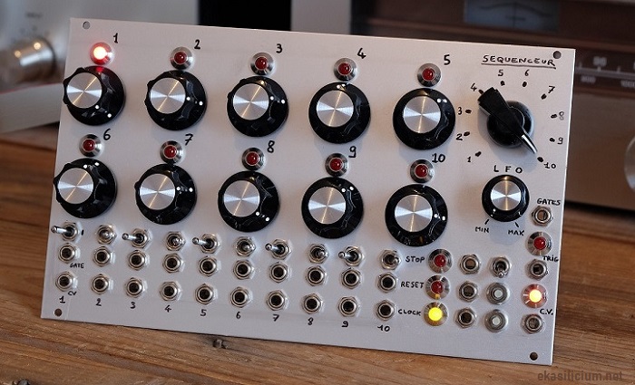 Photo de l'avant du séquenceur eurorack fait maison DIY par ekasilicium.net